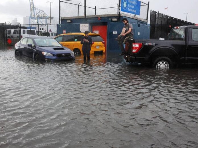Video: Críticas al alcalde de Nueva York por no alertar de la amenaza por fuertes lluvias