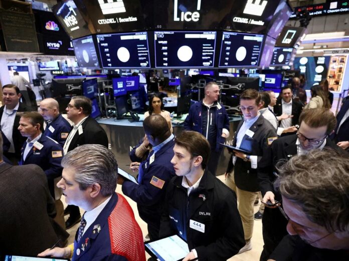 Wall Street resalta pérdida semanal tras subida de los tipos de intereses en sus indicadores