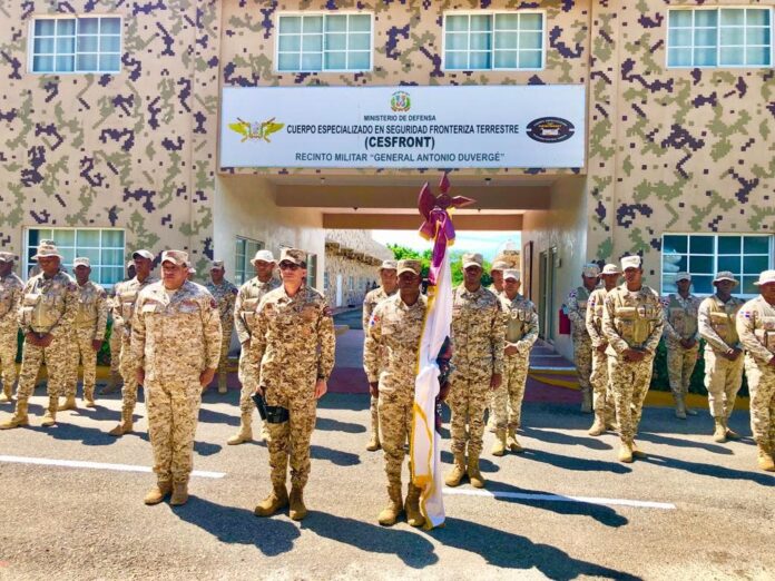CESFRONT realiza cambio de comandantes en las provincias fronterizas