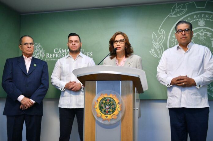 Cámara de Representantes PR acoge medidas de Adelis Olivares a favor del inmigrante
