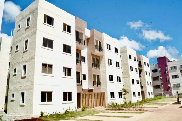 Más de dos mil personas asisten a feria del Plan de Vivienda Familia Feliz