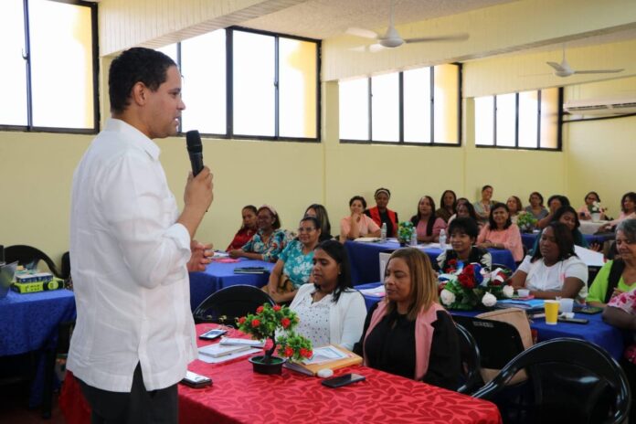 Amador Figaris llama a distritales a incorporar los centros educativos en el Marco Común de Evaluación -CAF