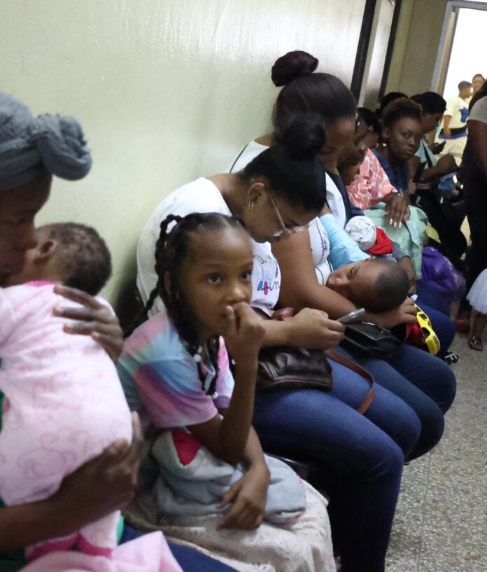Sociedad Infectología: “Hospitales pediátricos están desbordados” por dengue