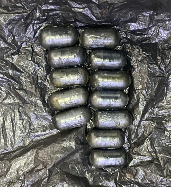 Extranjero pretendía viajar a Francia con más de un kilo de cocaína en el estómago