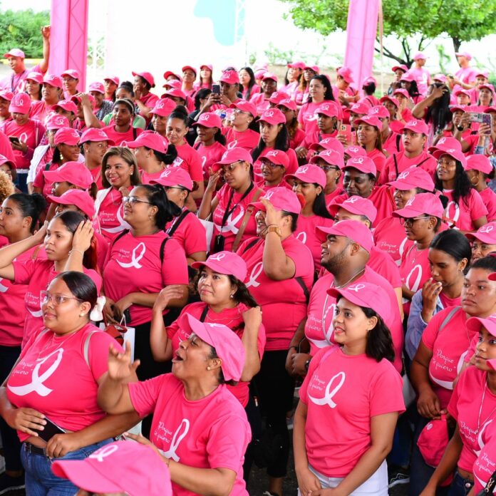 Corporación Zona Franca Santiago forma Gran Lazo contra el Cáncer de Mama