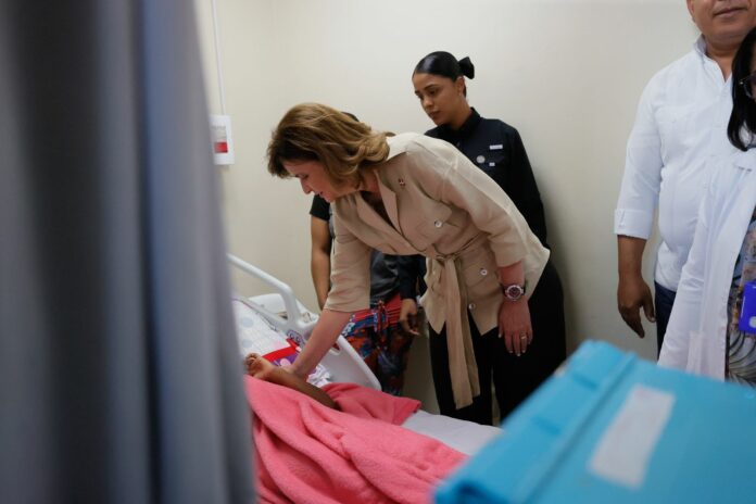 Vicepresidenta pide a clínicas privadas que atiendan a los pacientes con dengue