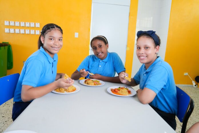 3.8 millones de estudiantes reciben alimentación escolar en El Caribe; 2 millones de ellos están en RD