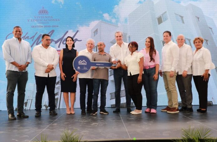 Abinader entrega 264 apartamentos en Ciudad Modelo