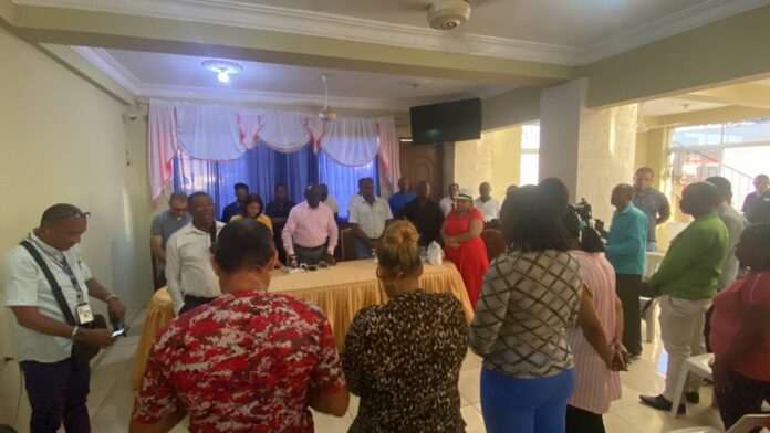 Alcalde denuncia mafia le quita candidatura en Monte Plata