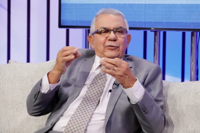 Arismendy Díaz dice urge reformar sistema de pensiones antes de que se desplome