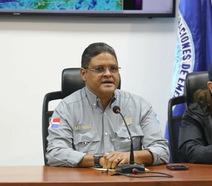 COE mantiene en alerta 13 provincias por vaguada