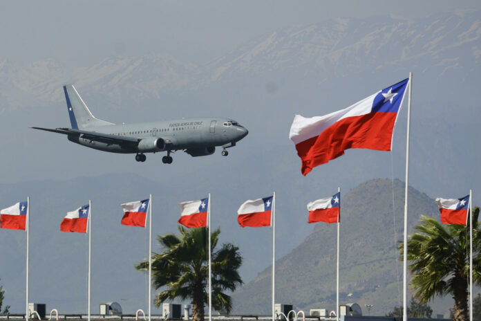 Chile recibe a los primeros ciudadanos evacuados desde Israel por la Fuerza Aérea