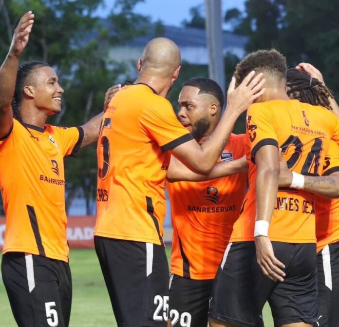 Cibao FC goleó a Atlántico en el partido de ida de semifinales