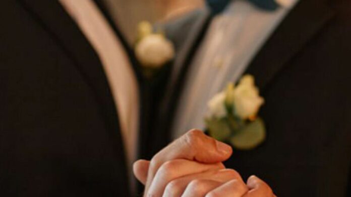 Detienen a 76 personas por planear una boda de homosexuales