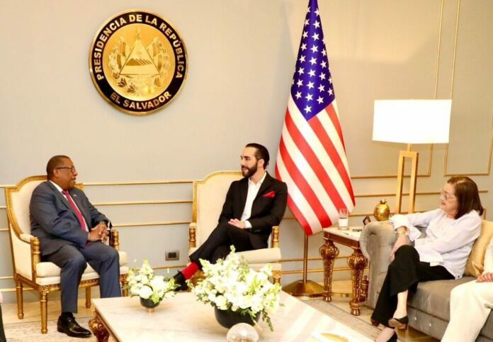 EEUU reitera que busca fortalecer lazos comerciales con El Salvador