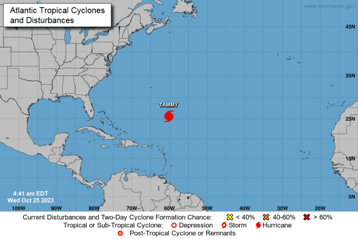 El huracán Tammy se fortalece en aguas abiertas del Atlántico