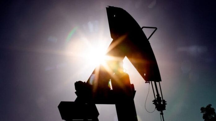 El petróleo de Texas baja un 1 %, hasta 83,36 dólares el barril