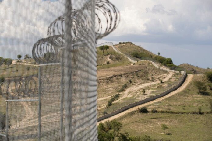 En medio de conflicto con Haití, Abinader inaugurará tramo muro fronterizo en Elías Piña