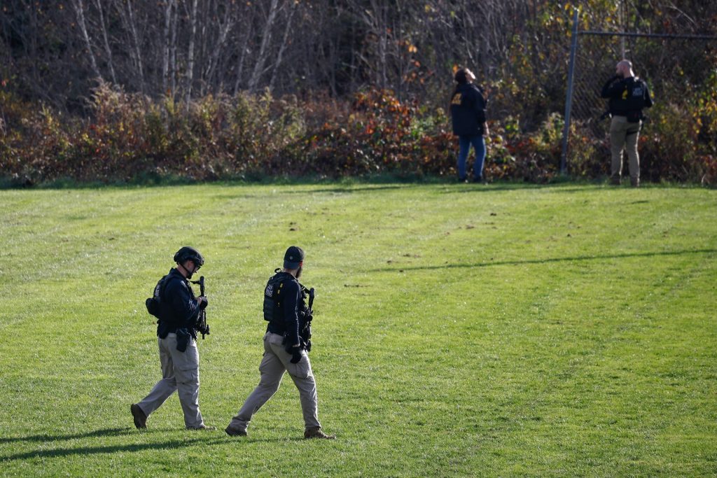 Encuentran muerto a Robert Card principal sospechoso de los tiroteos
