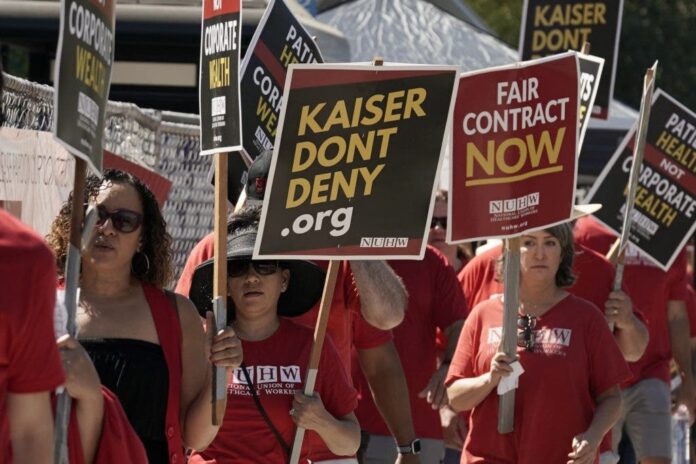 Estados Unidos vive la mayor huelga de trabajadores de la salud en su historia