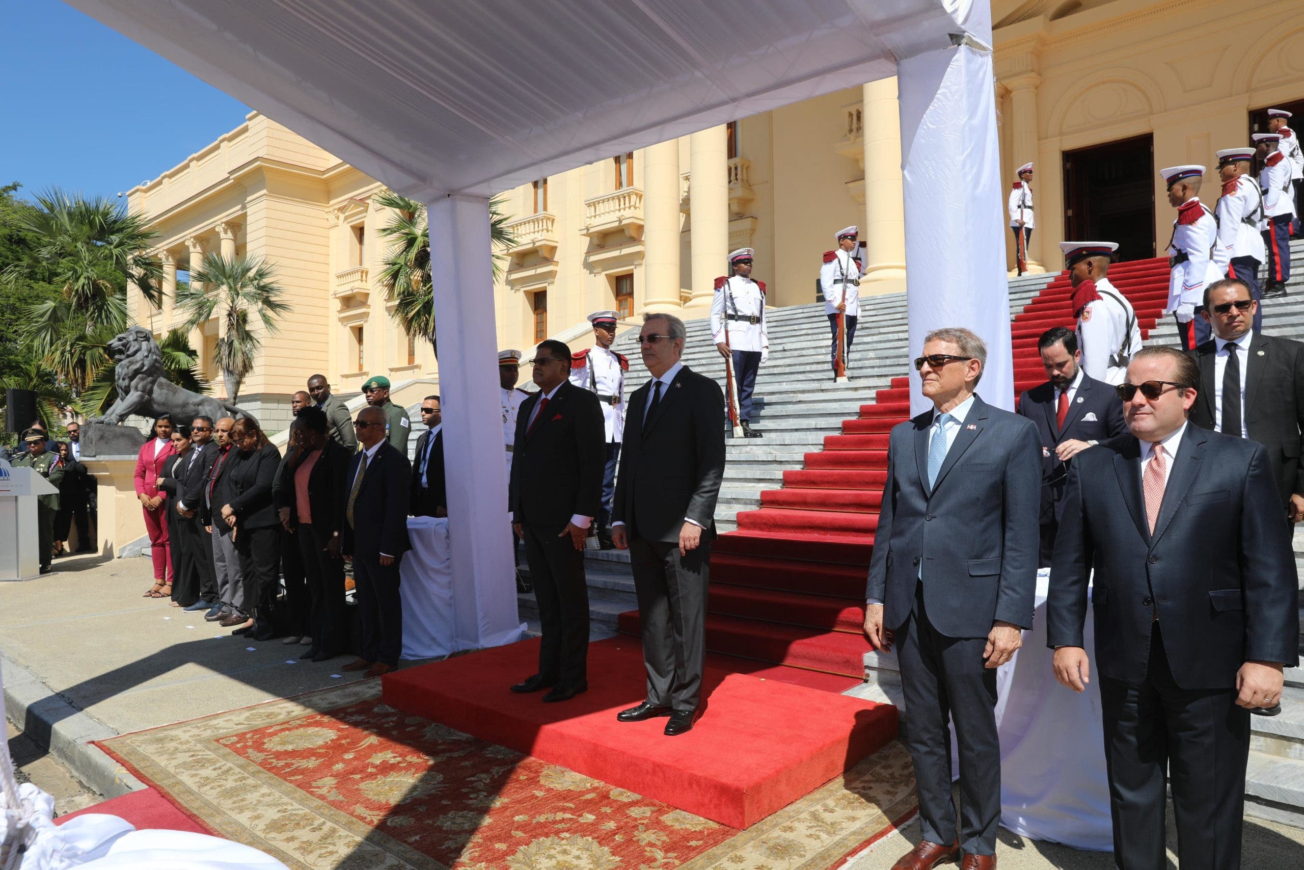 Fotos Presidente Abinader recibe su homologo de Surinam Chandrikapersad Santokhi