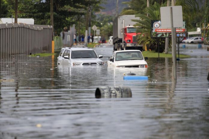Gobernador de PR declara estado de emergencia en tres municipios por inundaciones