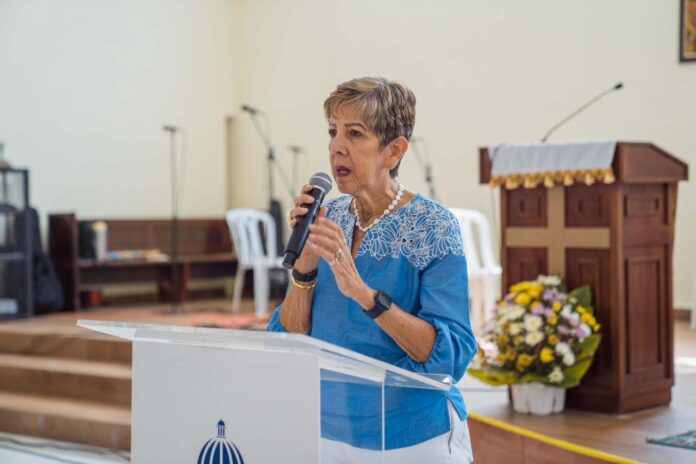 Gobierno entrega recursos a iglesia, sindicato y sector deportivo de Puerto Plata