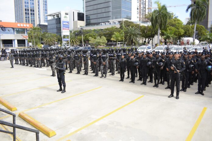 Gobierno hace efectivo nuevo aumento salarial a los miembros de la Policía Nacional