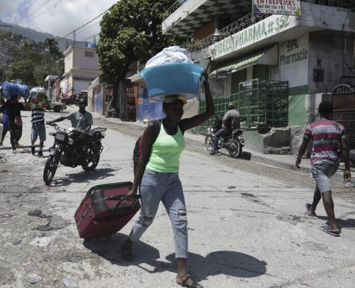Haitianos acogen envío fuerzas contra bandas