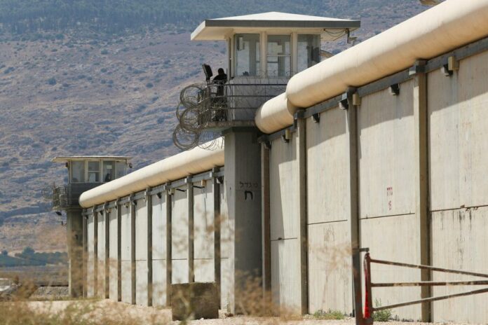 Israel retira mujeres guardas de prisión tras escándalo sexual con preso palestino
