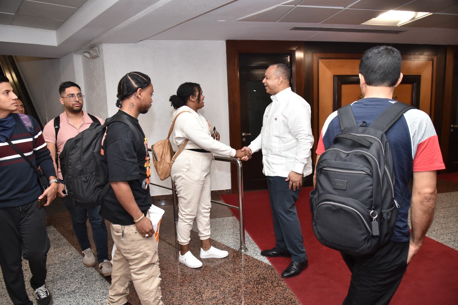 Llega a RD grupo de dominicanos que estaba en Israel