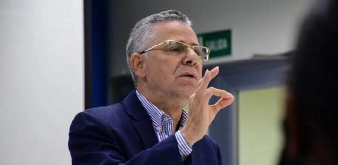 Manuel Jiménez asegura «pronto lo sabremos» respuestas a preguntas sobre primarias