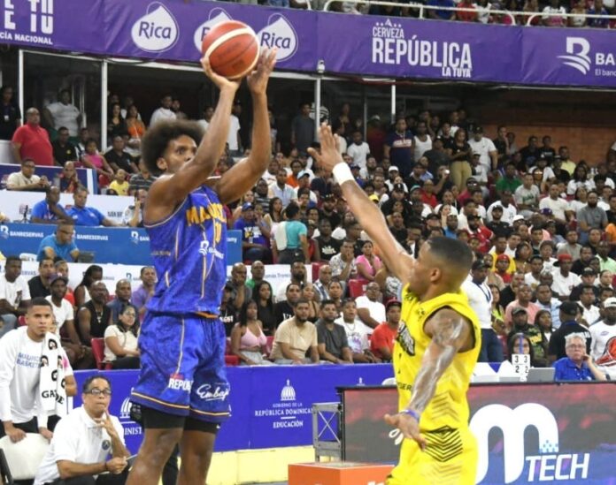 Mauricio Baéz gana 9no titulo en basket DN