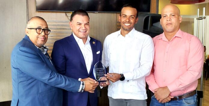 Mel Rojas Jr. y Ronald Medrano son los Peloteros Estrella de la Semana