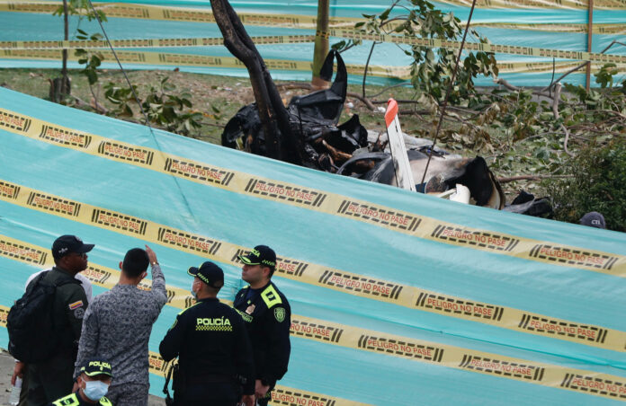 Muere el piloto de una avioneta de instrucción militar estrellada en el suroeste de Colombia