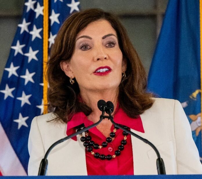 NY eleva a 32 mil cantidad empleos para inmigrantes