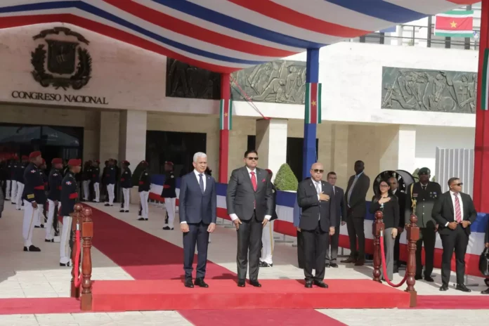 Presidente de Surinam participa en Asamblea Nacional en el Congreso dominicano