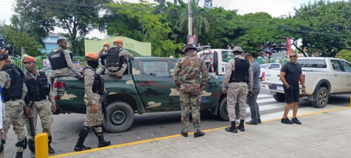 Primarias PRM: Militares impiden entrada de la prensa en escuela República de Panamá