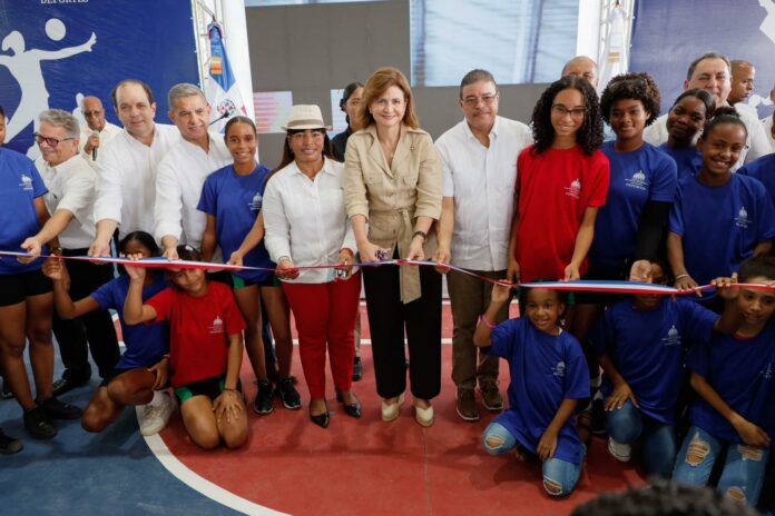 Raquel Peña entrega politécnico y obras deportivas en Neiba; también inaugura polideportivo en Independencia