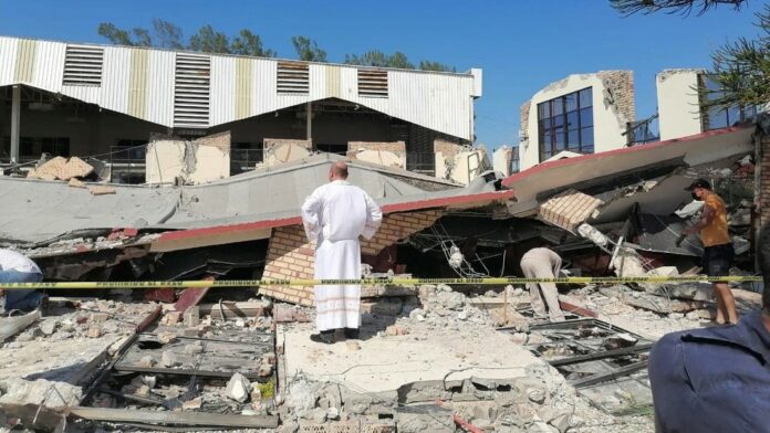 Sacerdote que oficiaba misa en iglesia derrumbada en México: “Los que nos quedamos vamos a sufrir toda la vida”