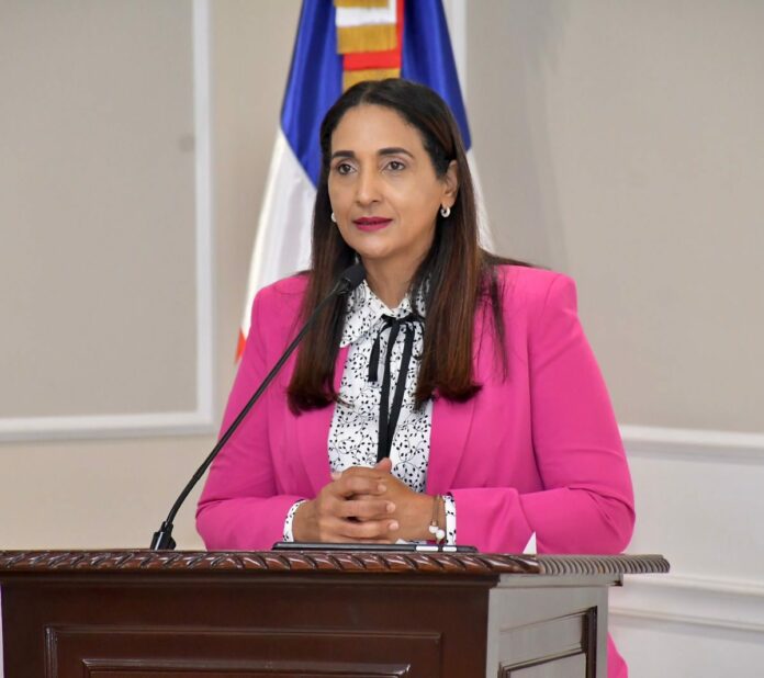 Senadora Lía Díaz resalta interés del Gobierno de proteger salud de los dominicanos