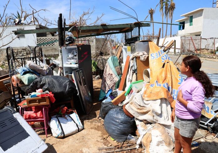 Suman 48 los muertos por impacto huracán México