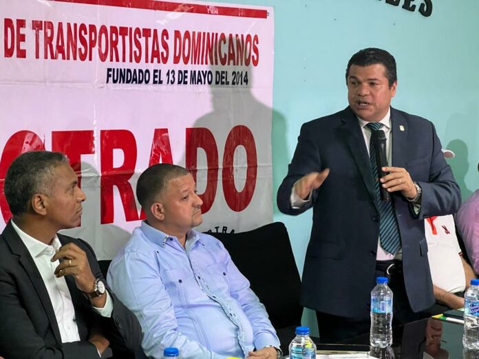 Tobías Crespo pide a autoridades del transporte aplicar correctamente Ley 63-17 sobre tránsito