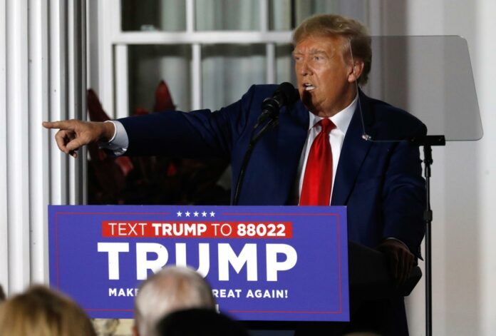 Trump considera comparecer el lunes en el juicio civil en su contra en Nueva York