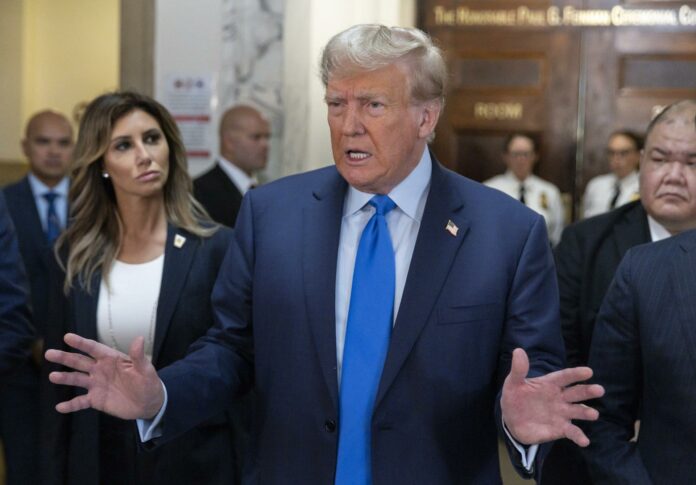 Trump llega con sus hijos al tribunal de Nueva York donde se le juzgará por fraude