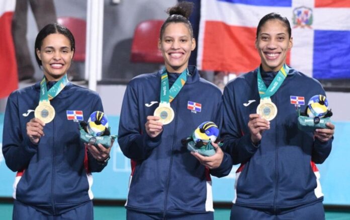 ¡Oro, histórico! equipo tkd lució gigante; Crismery, bronce