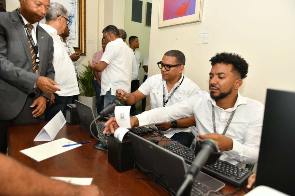 1698875409 126 JCE superviso 360 convenciones a 39 organizaciones politicas