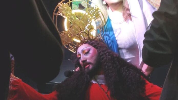 Drag queen procesada por vestirse de Cristo: «Es mi manera de vivir la religión»