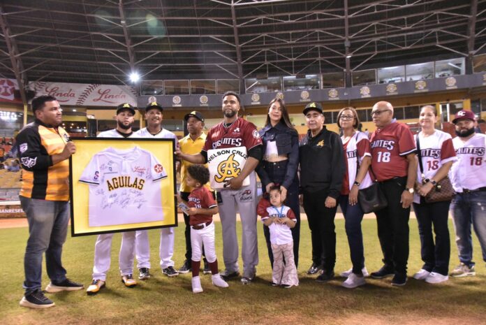 Águilas Cibaeñas despiden a Nelson Cruz en Estadio Cibao