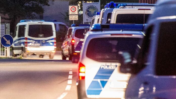 Cierran aeropuerto de Hamburgo; hombre armado tiene dos niños como rehenes 